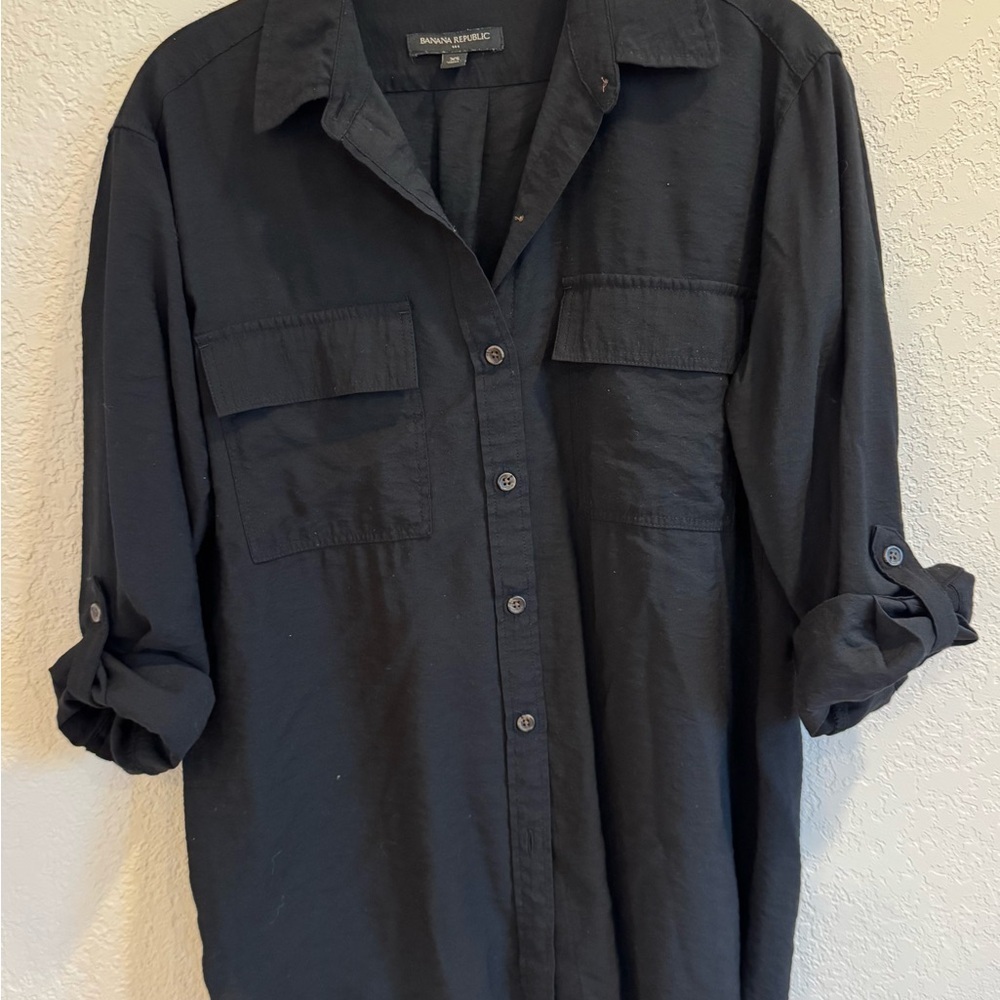 Banana Republic Women’s Black Button-Up shirt - Picture 2 of 6